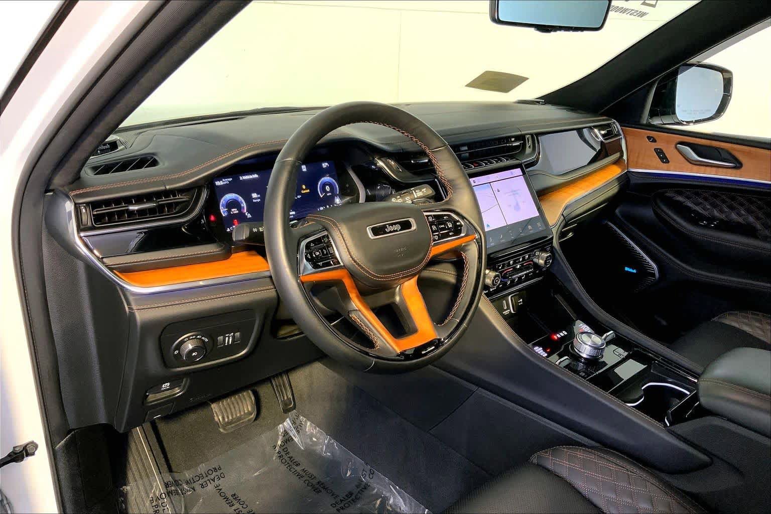 Used 2024 Jeep Grand Cherokee Summit AWD/4WD image 18