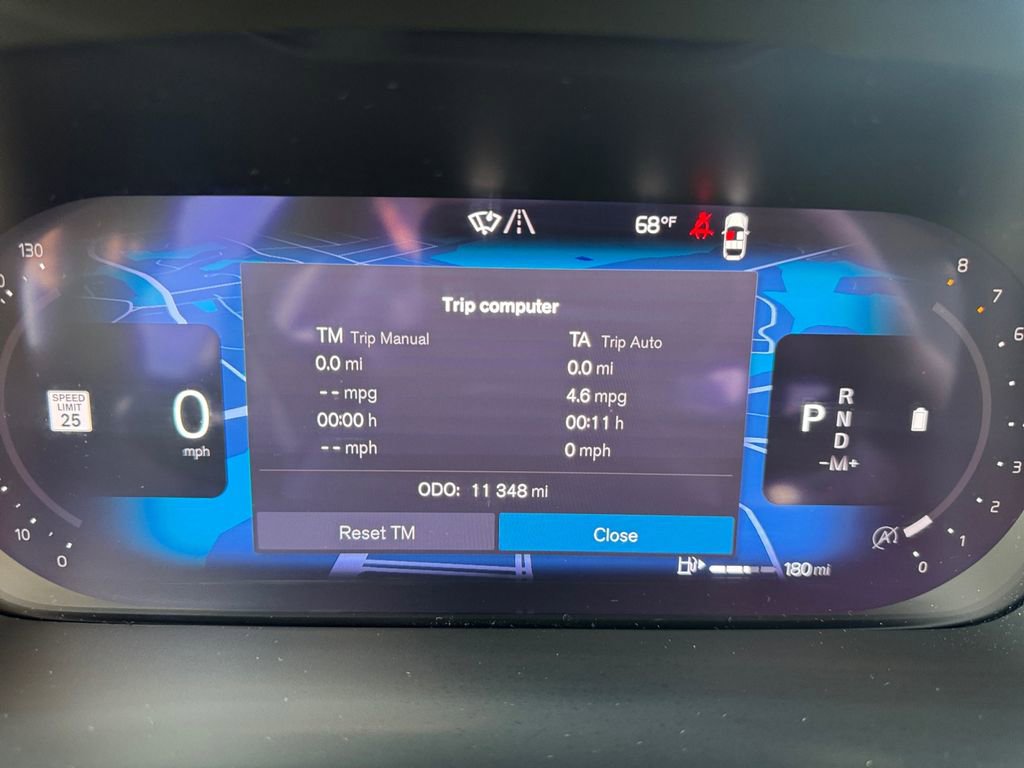 Certified 2023 Volvo XC40 B5 Ultimate w/ Protection Package Premier image 27