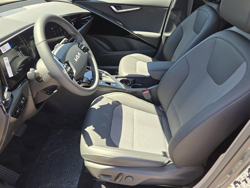 New 2026 Kia Niro EX FWD image 6