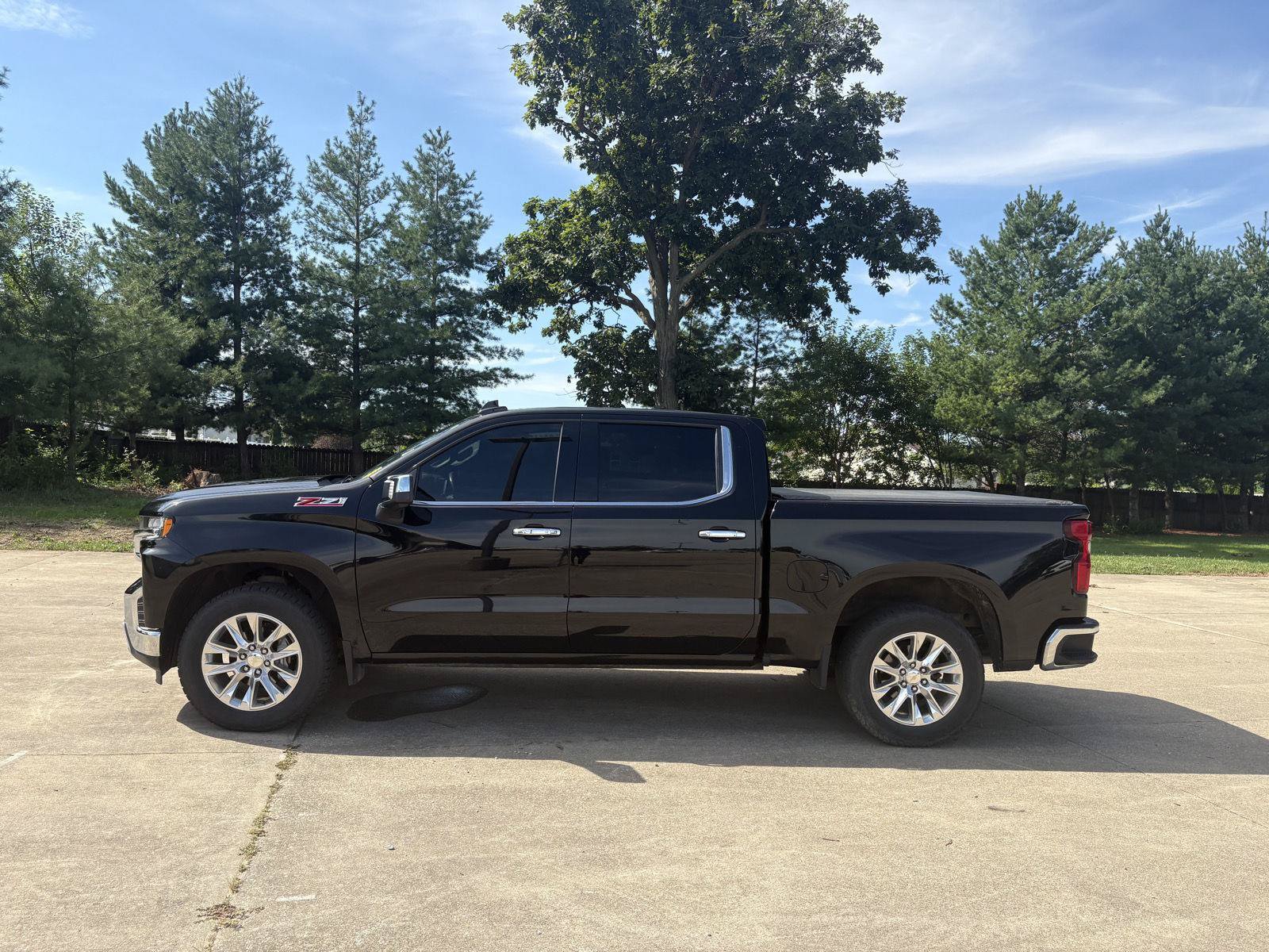 Used 2021 Chevrolet Silverado 1500 LTZ w/ Z71 Off-Road Package AWD/4WD image 4