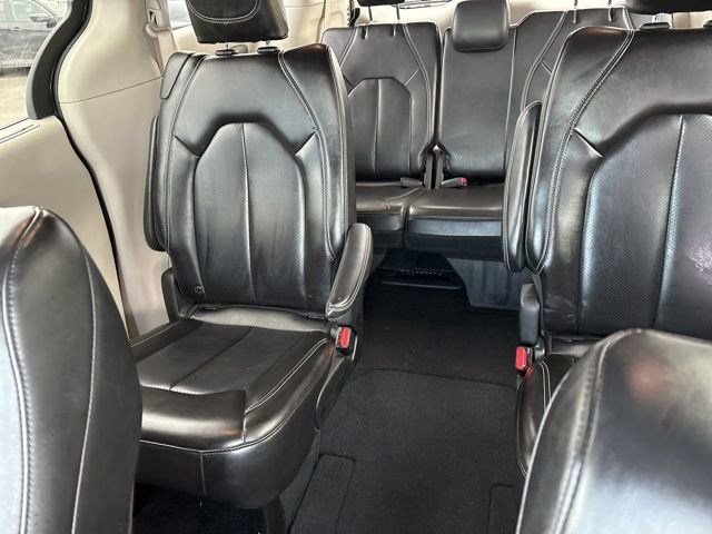 Used 2023 Chrysler Pacifica Touring-L image 30