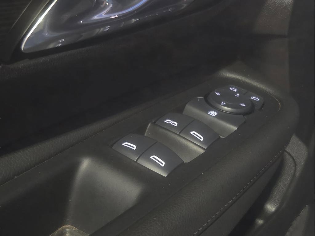 Used 2024 GMC Terrain SLE w/ Driver Convenience Package image 17