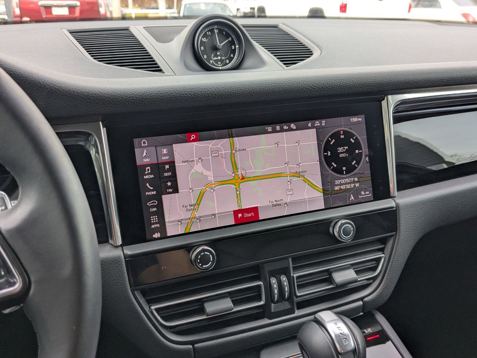 Certified 2025 Porsche Macan image 16