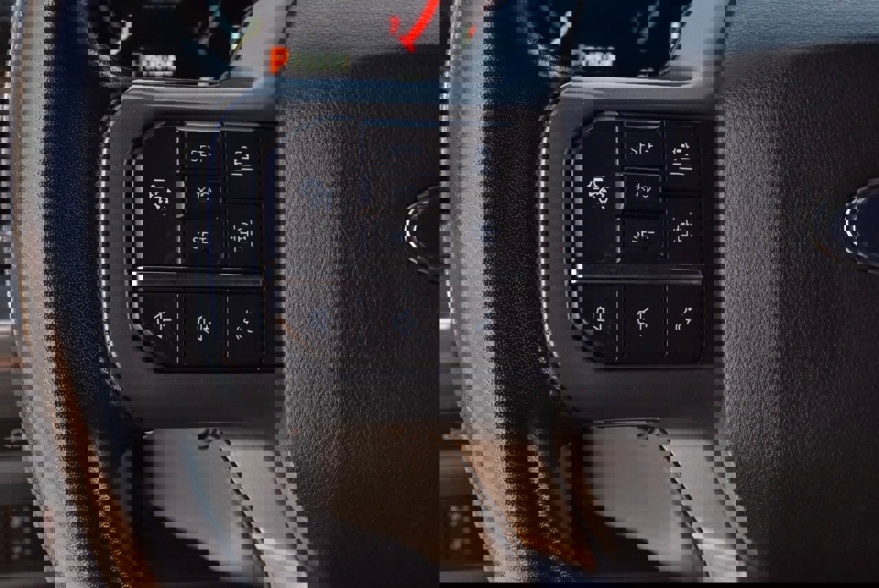 Certified 2022 Ford F150 Lariat w/ Equipment Group 502A High image 23