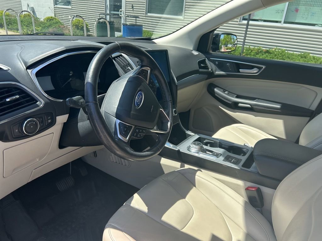Used 2021 Ford Edge Titanium FWD image 11