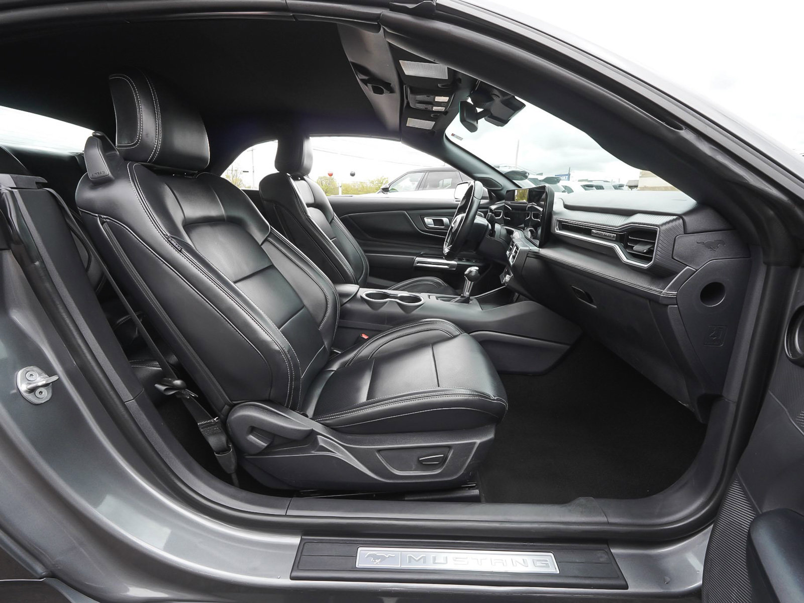 Used 2025 Ford Mustang Premium RWD image 31