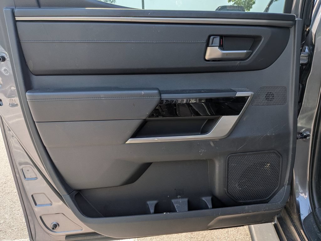 Used 2025 Toyota Tundra Limited AWD/4WD image 25