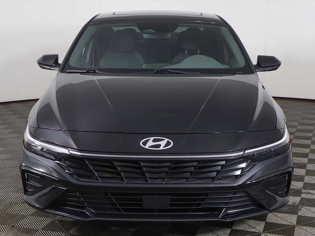 Used 2025 Hyundai Elantra SEL FWD image 12
