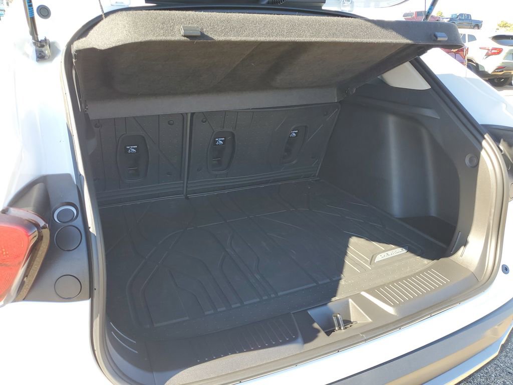 Used 2025 Chevrolet Trax ACTIV w/ Sunroof Package image 36