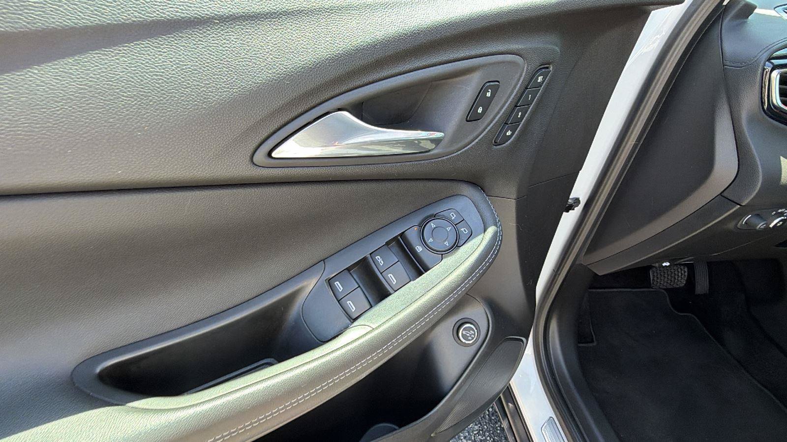 Used 2022 Buick Encore GX Essence FWD image 12