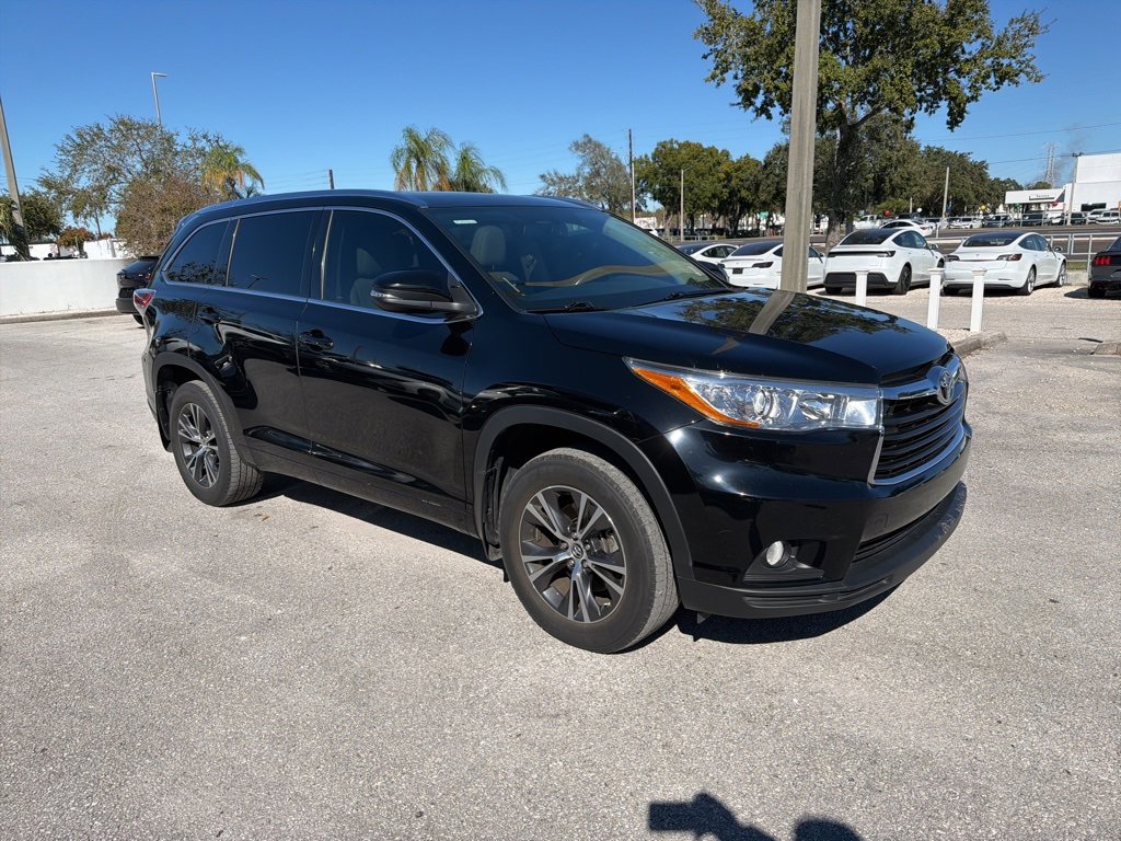 Used 2016 Toyota Highlander XLE image 3