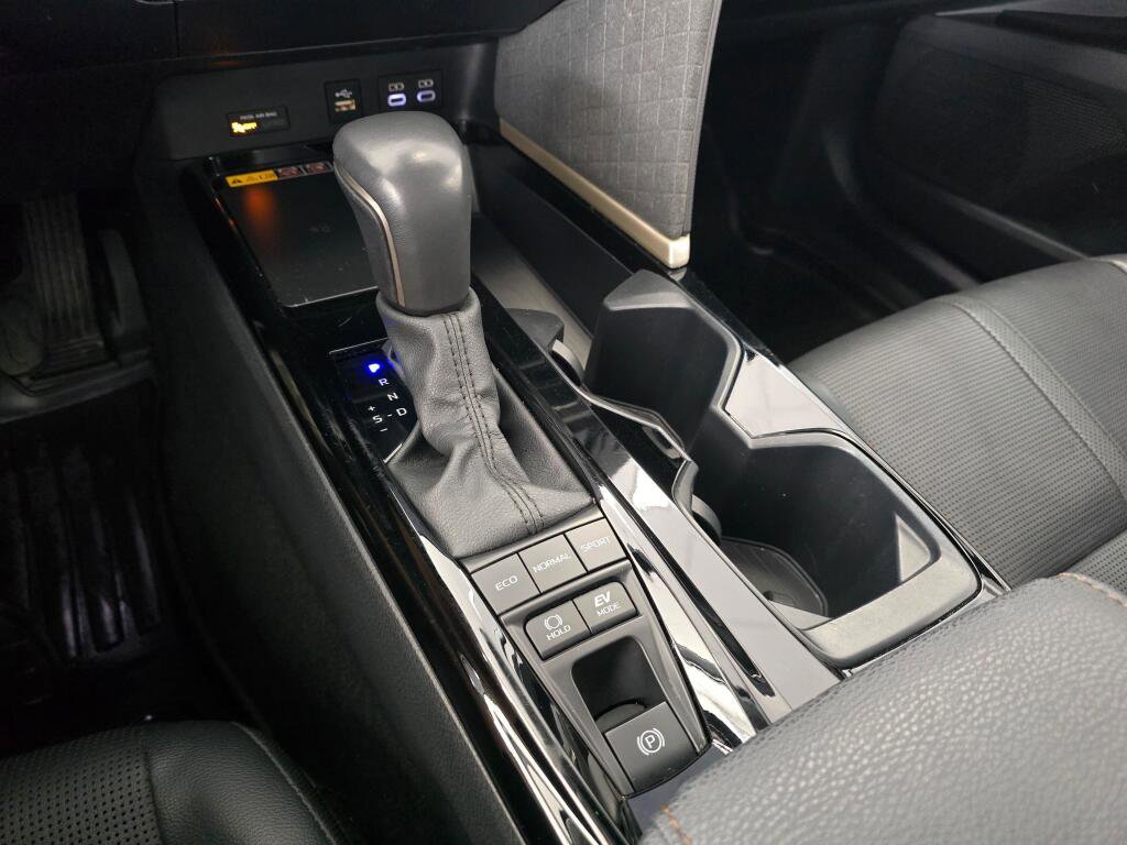 Used 2025 Toyota Camry XLE FWD image 34