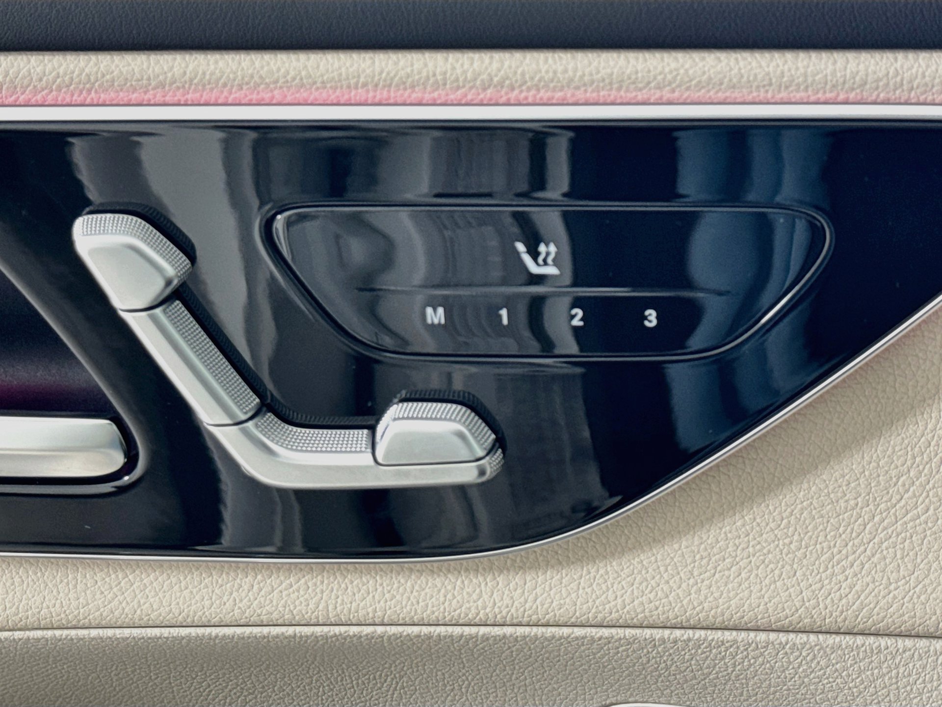 Certified 2025 Mercedes-Benz GLC 300 image 21