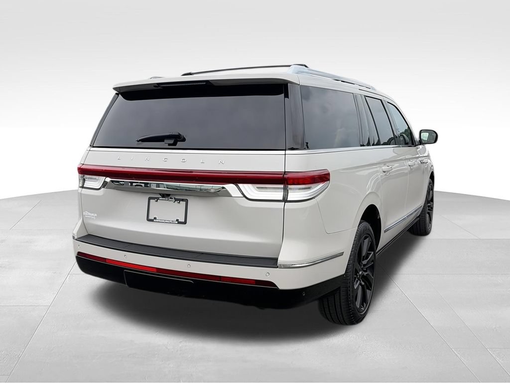 Used 2024 Lincoln Navigator L Reserve w/ Monochromatic Package AWD/4WD image 8