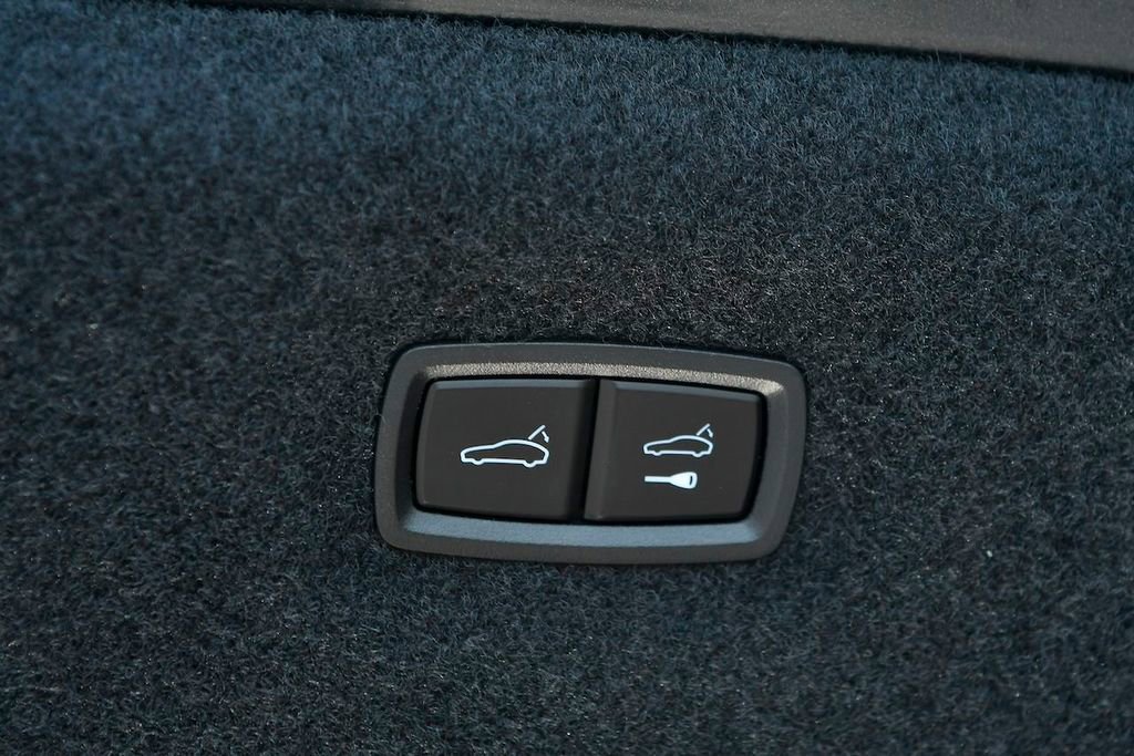 Used 2020 Porsche Taycan 4S image 25