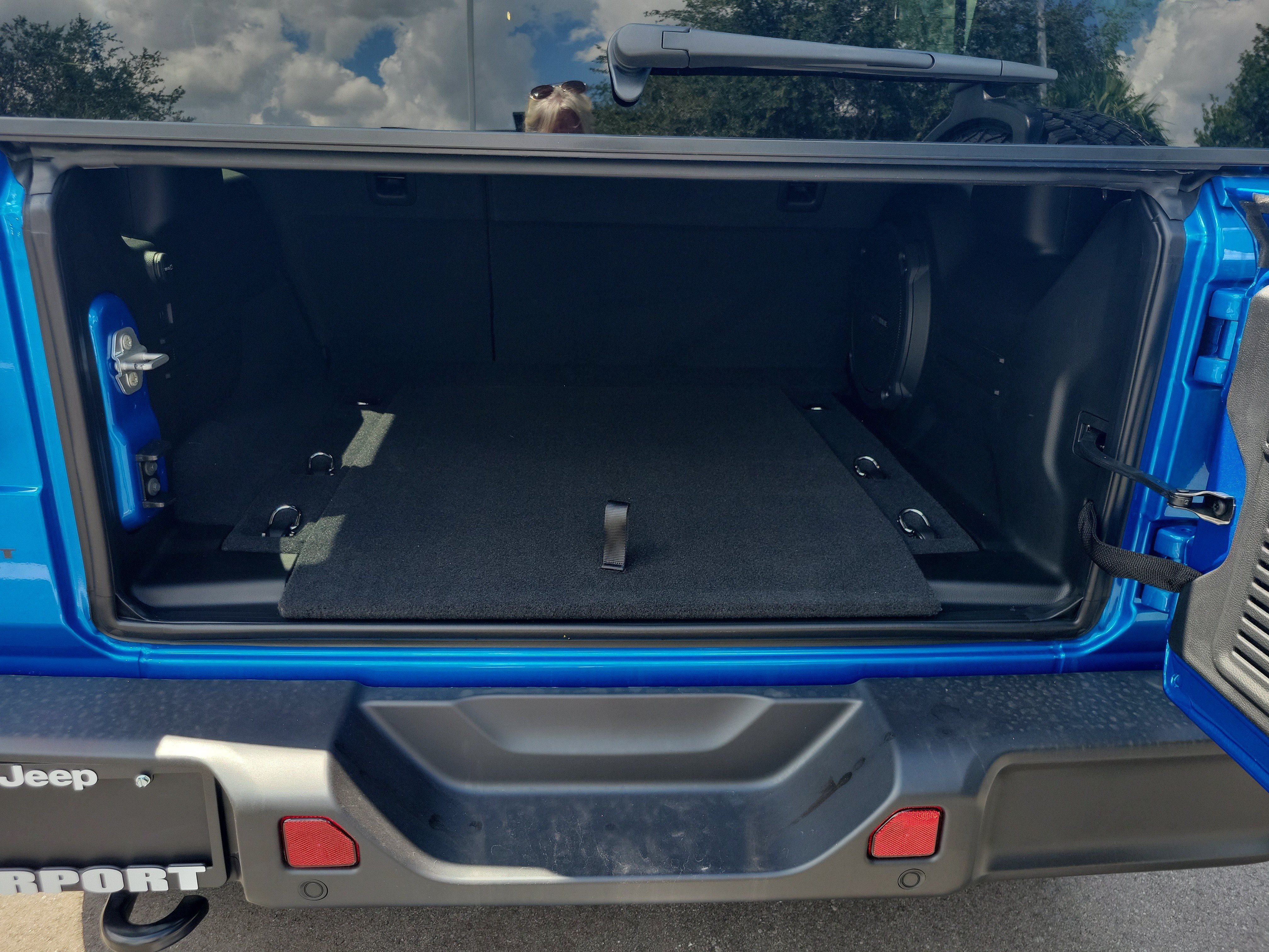 New 2026 Jeep Wrangler Unlimited Sahara AWD/4WD image 8