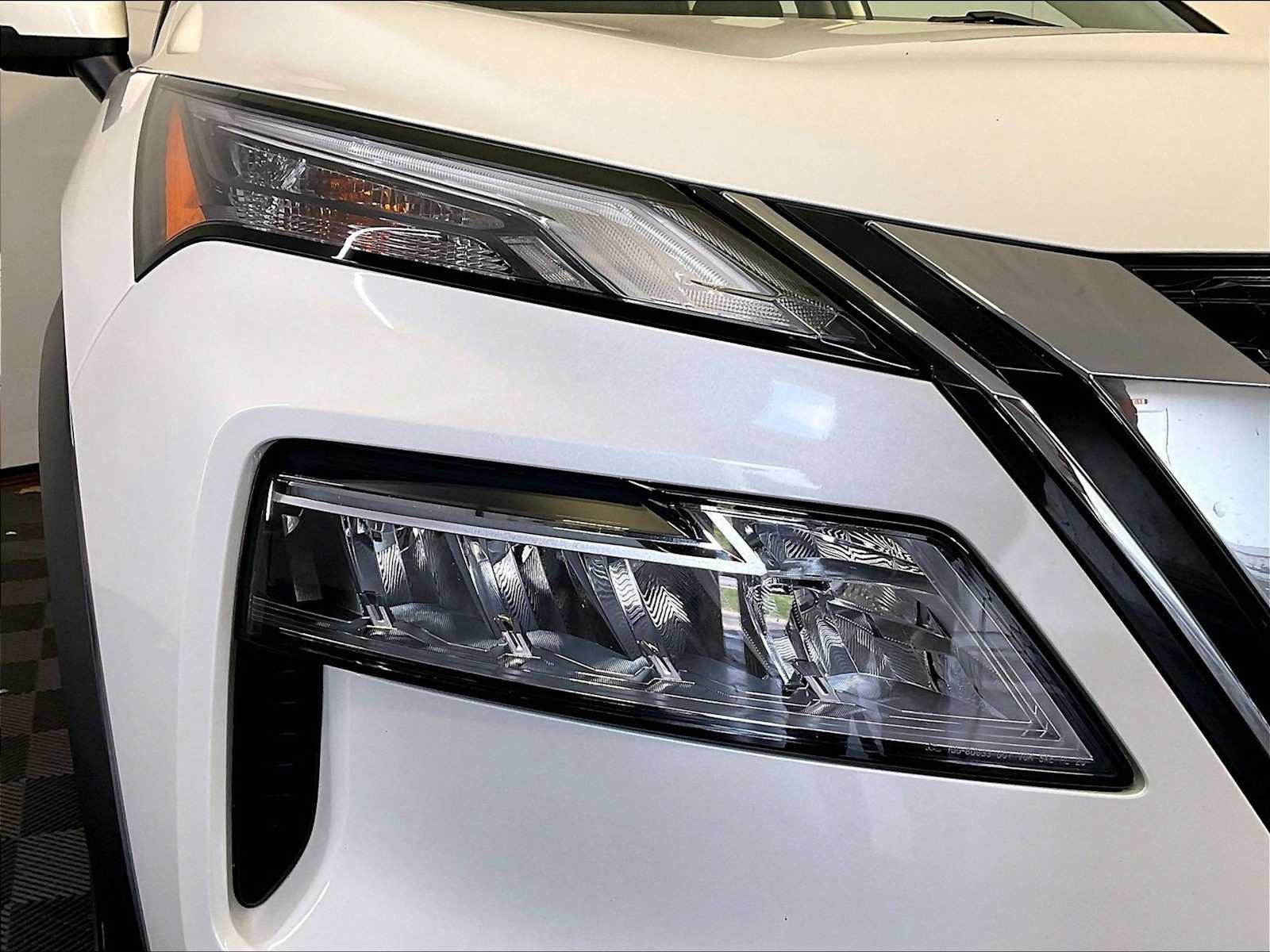 Used 2021 Nissan Rogue SV AWD/4WD image 12