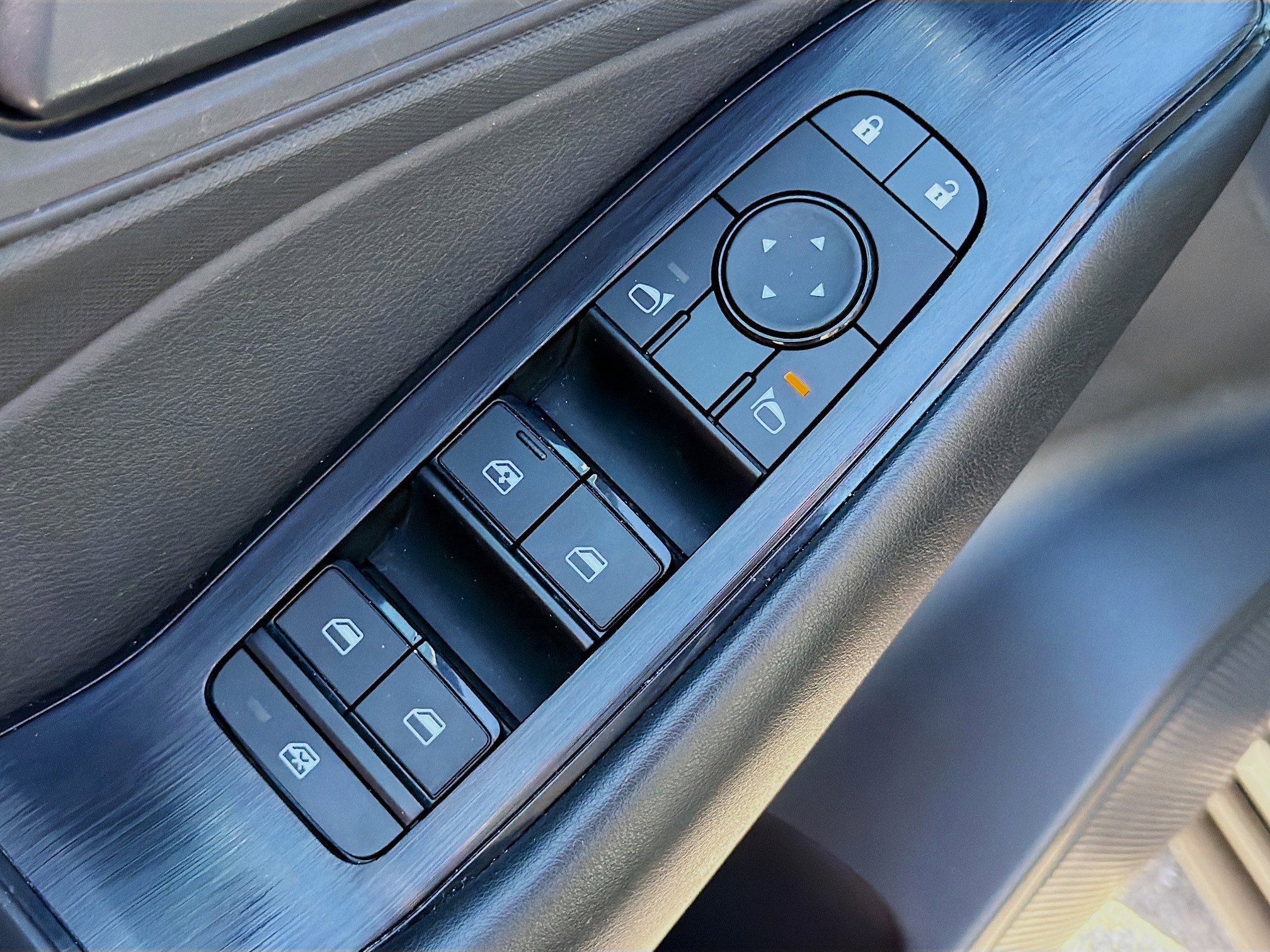 Used 2024 Nissan Rogue S image 21