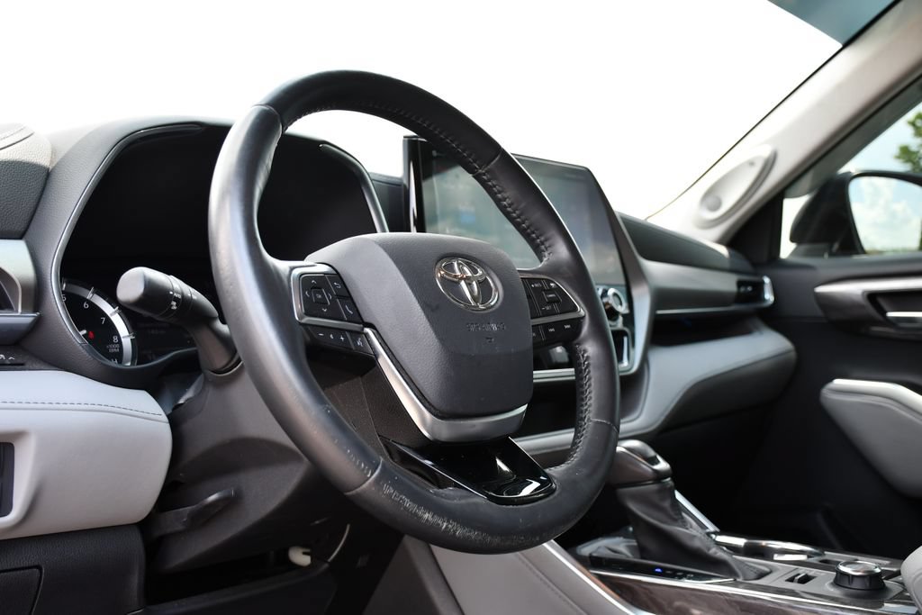 Used 2021 Toyota Highlander Limited AWD/4WD image 14