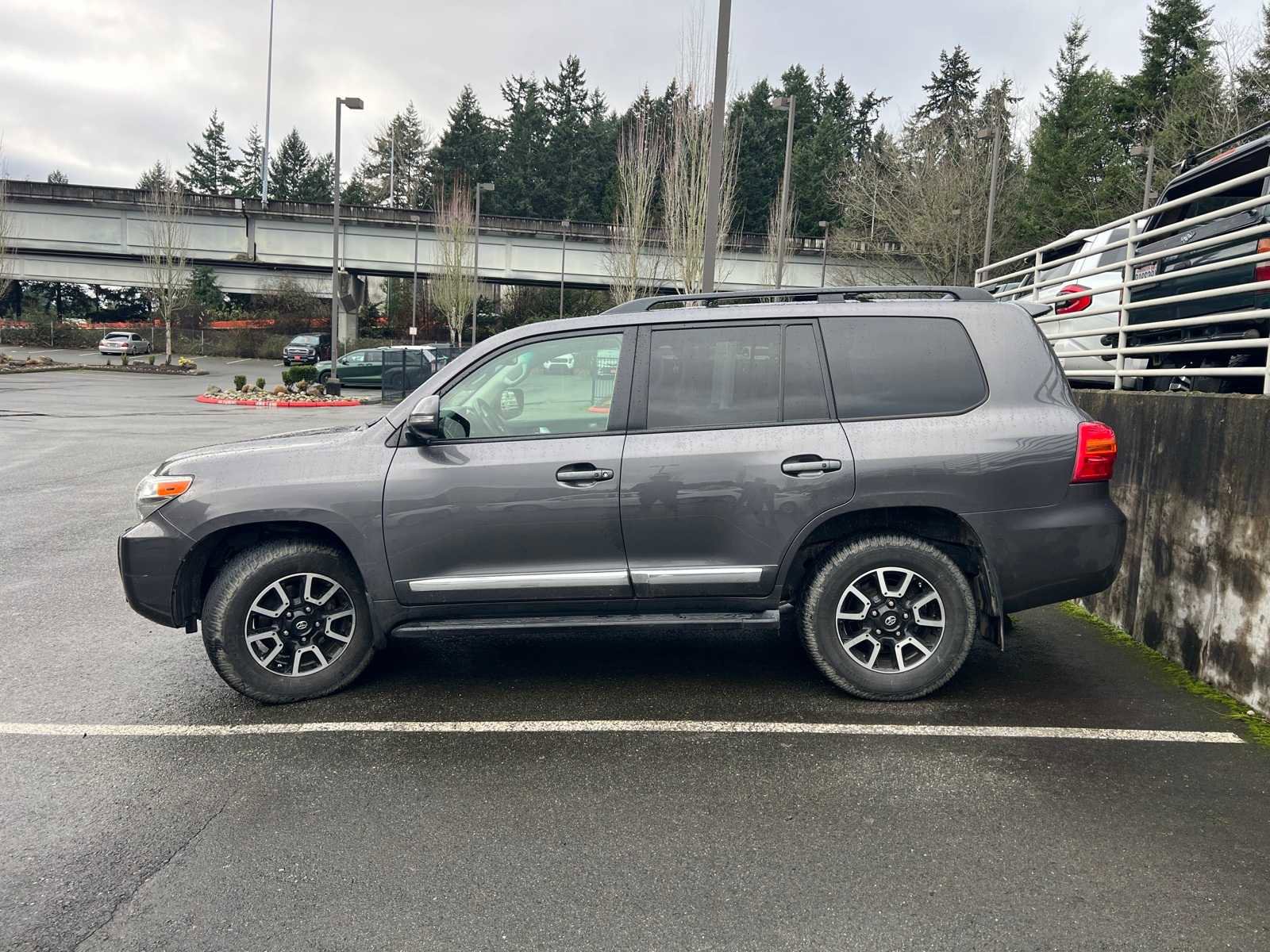 Used 2015 Toyota Land Cruiser image 7