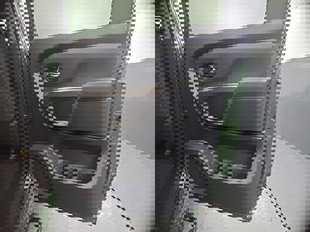 Used 2024 Nissan Titan SV w/ SV Bronze Edition Package image 41