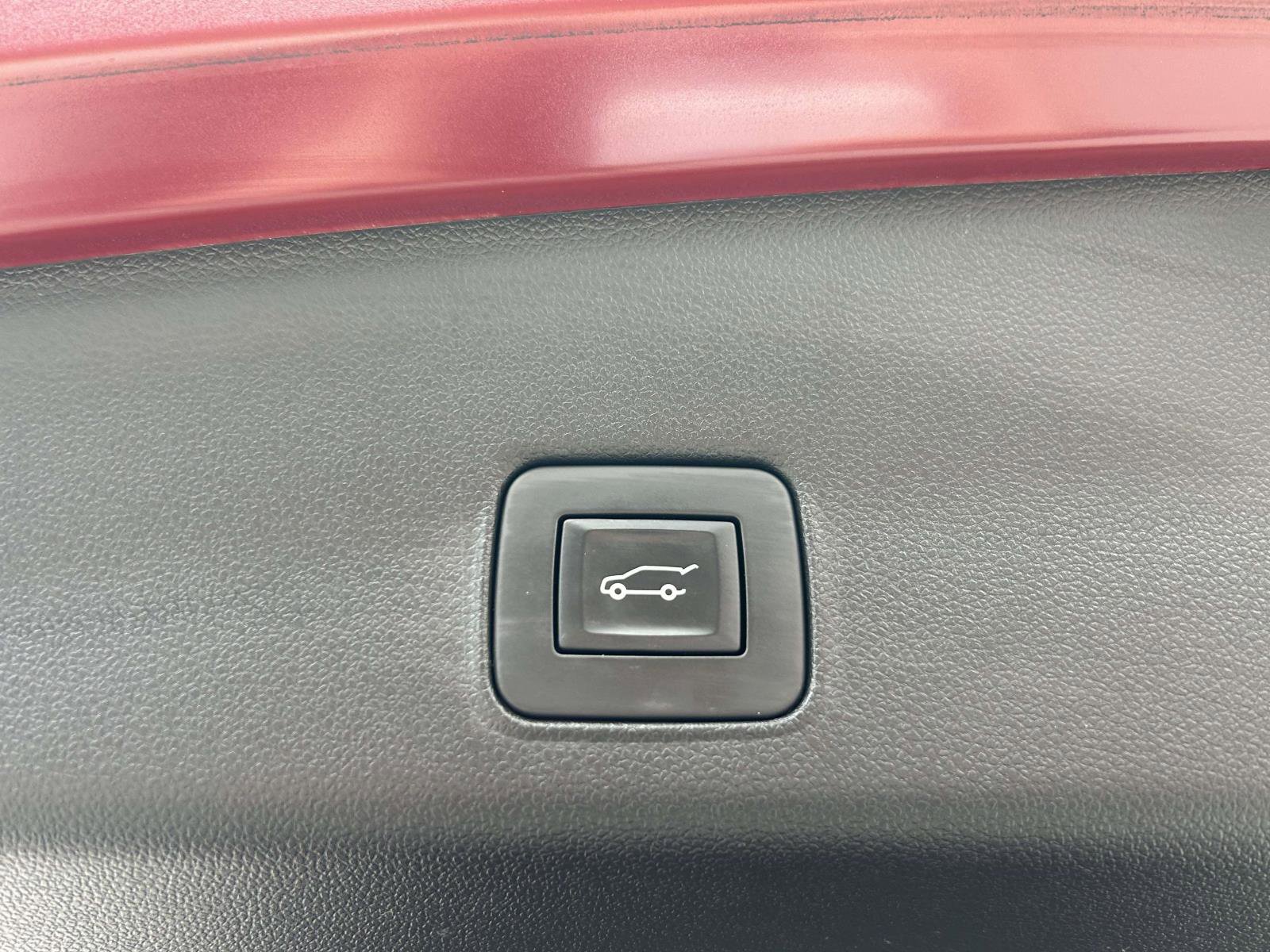 Used 2022 Chevrolet TrailBlazer RS w/ Sun and Liftgate Package image 18