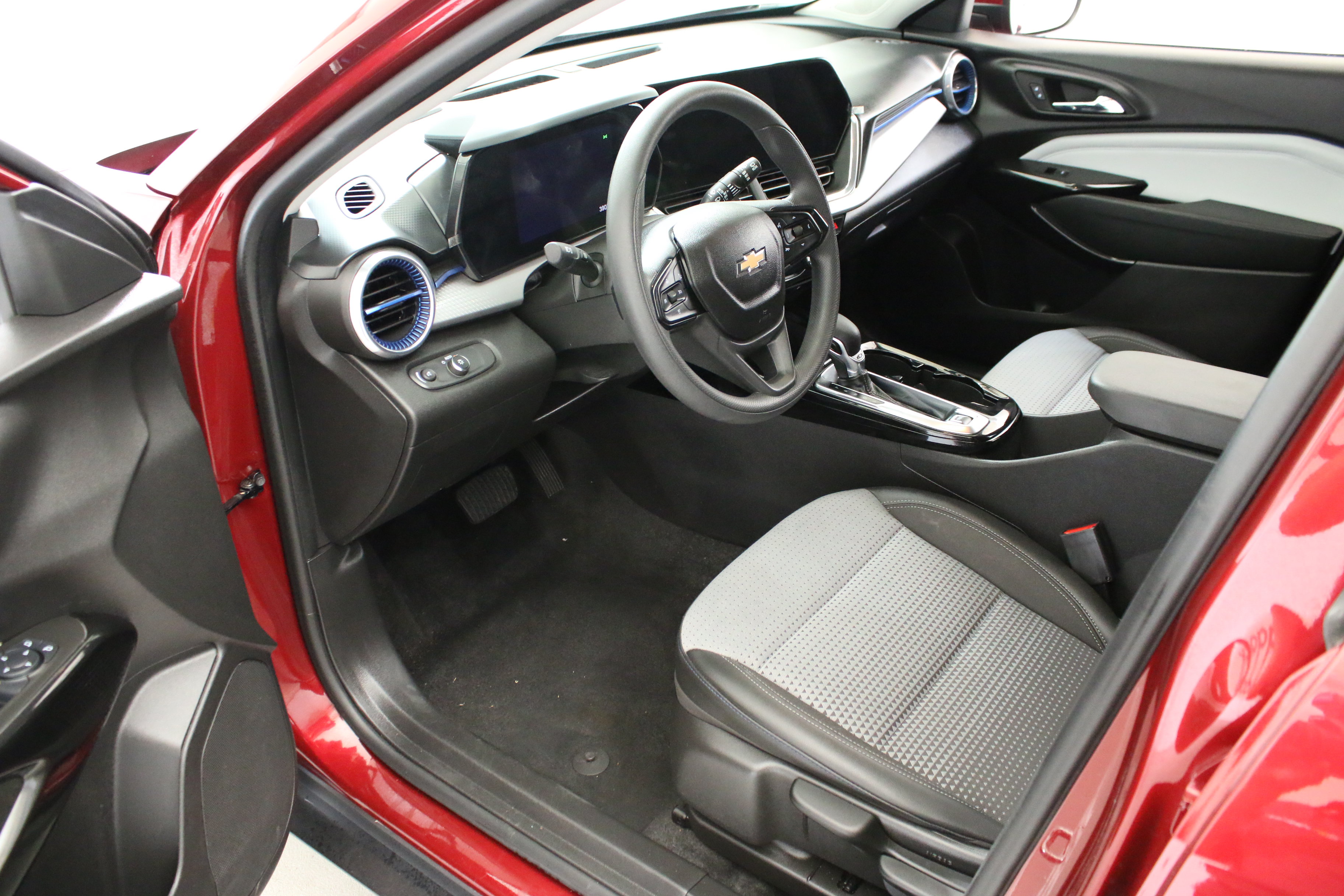 Certified 2024 Chevrolet Trax LT FWD image 24