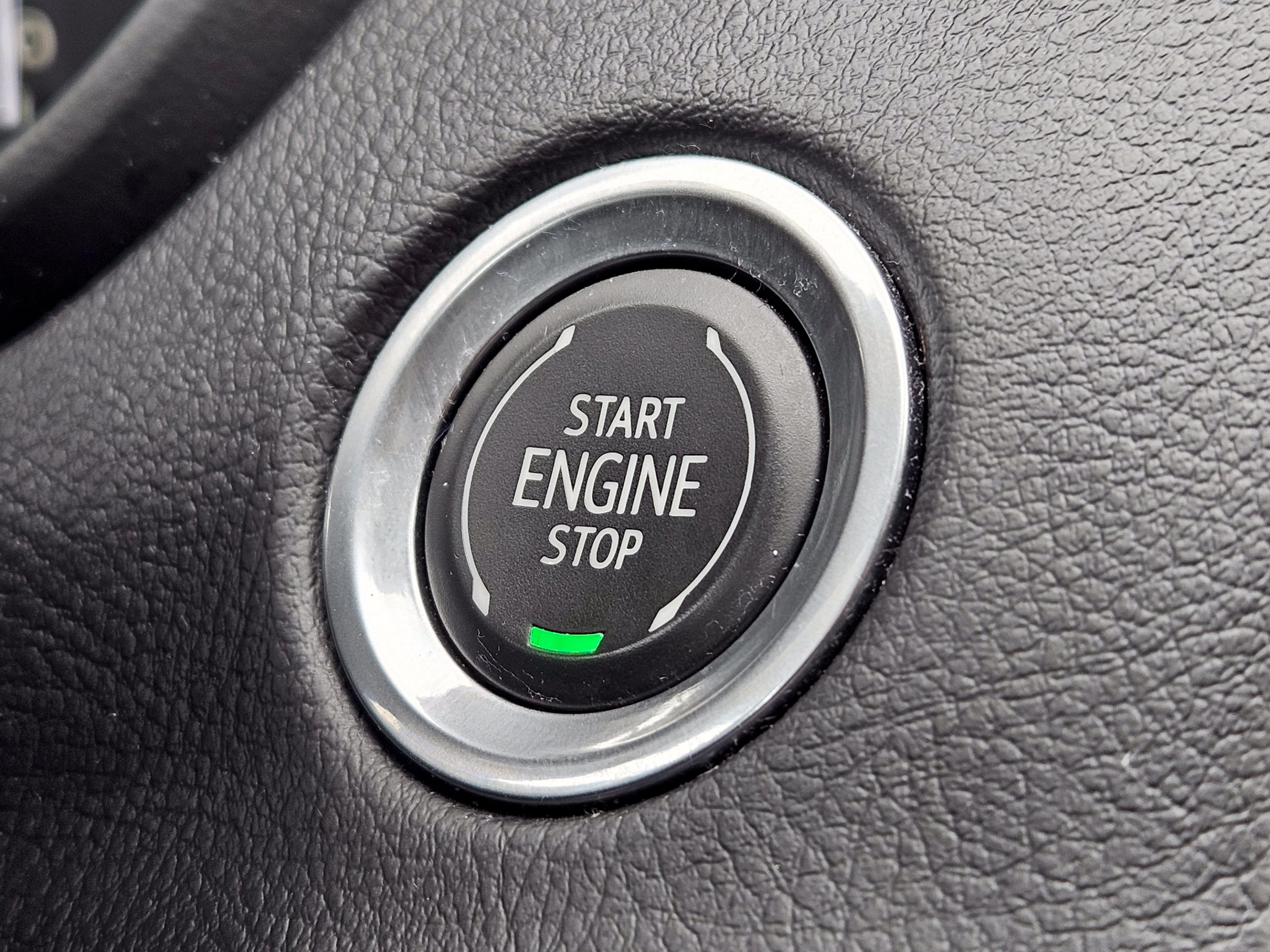 Used 2022 Cadillac XT4 Luxury w/ Cold Weather Package FWD image 19