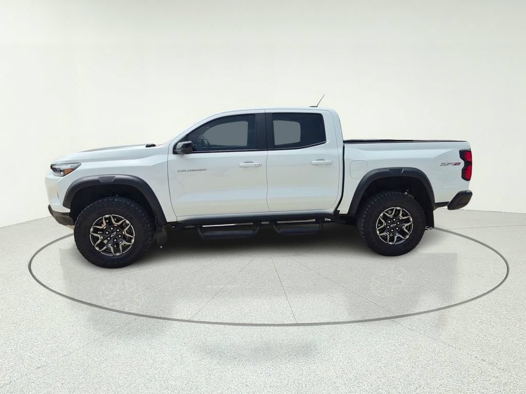 Used 2025 Chevrolet Colorado ZR2 w/ Technology Package AWD/4WD image 3