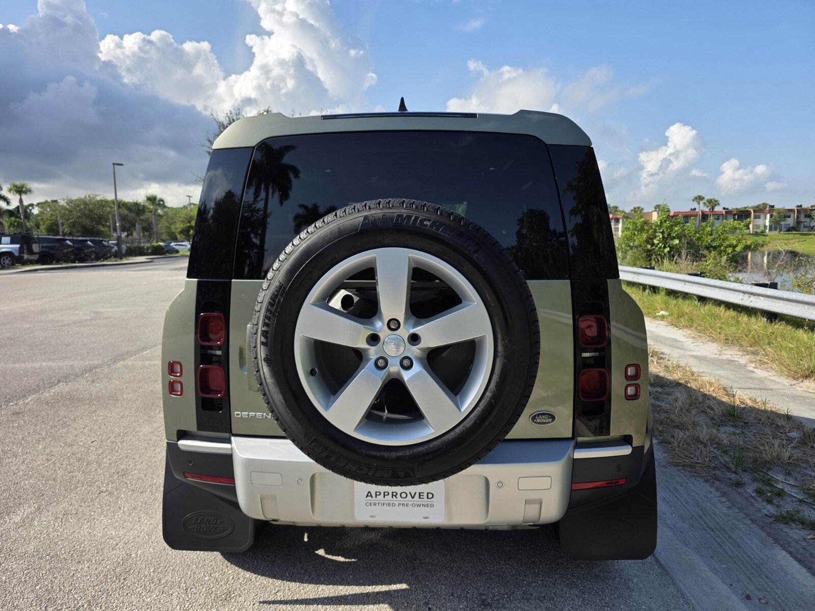 Certified 2023 Land Rover Defender 90 S AWD/4WD image 6