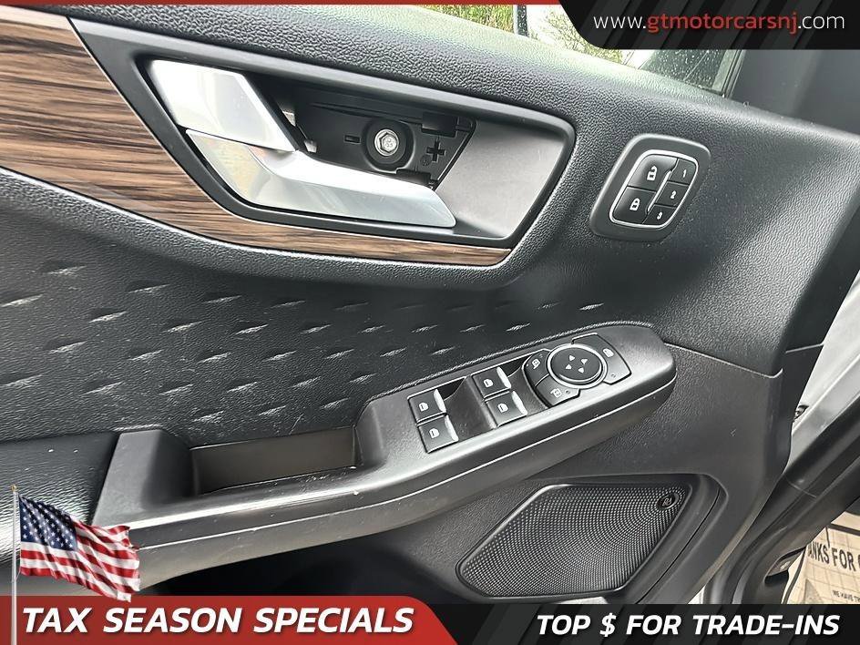 Used 2020 Ford Escape Titanium AWD/4WD image 19