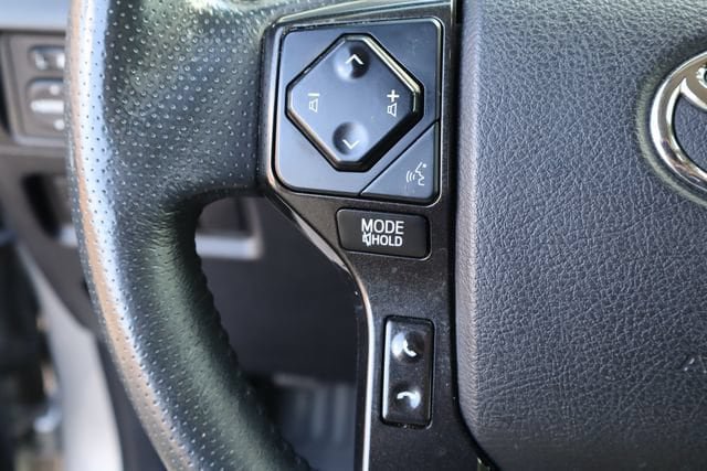 Used 2020 Toyota 4Runner TRD Off-Road AWD/4WD image 11