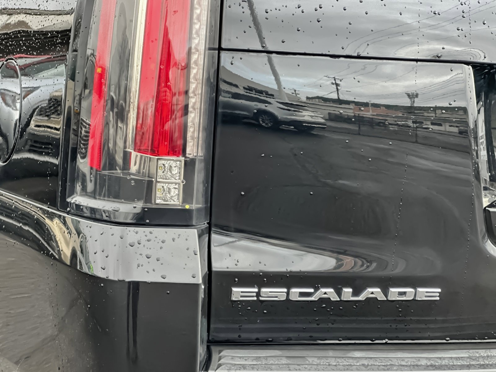 Used 2017 Cadillac Escalade ESV Platinum image 30