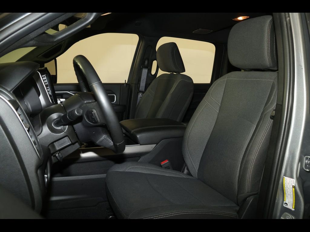 Used 2024 RAM 2500 Big Horn w/ Sport Appearance Package AWD/4WD image 4