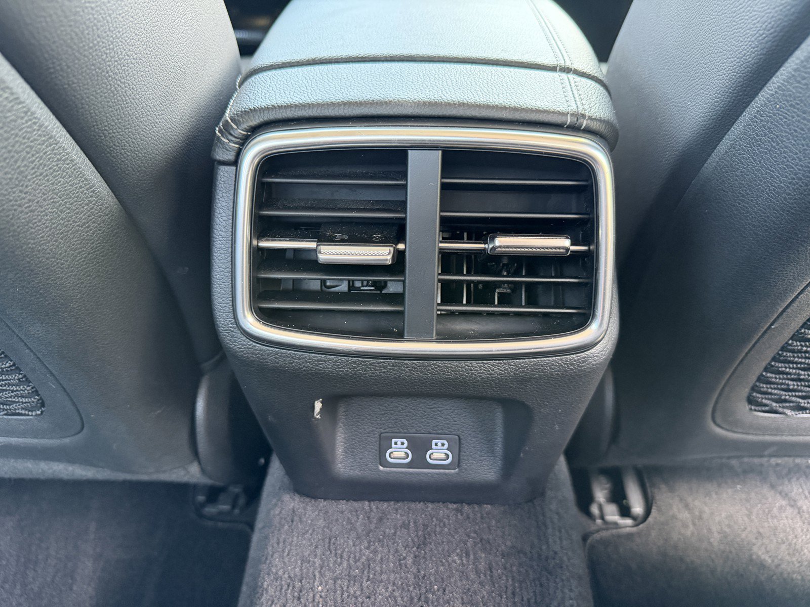 Used 2025 Genesis G70 2.5T RWD image 13