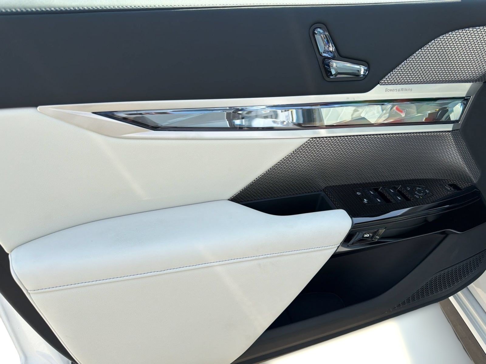 New 2026 BMW 750e xDrive AWD/4WD image 13