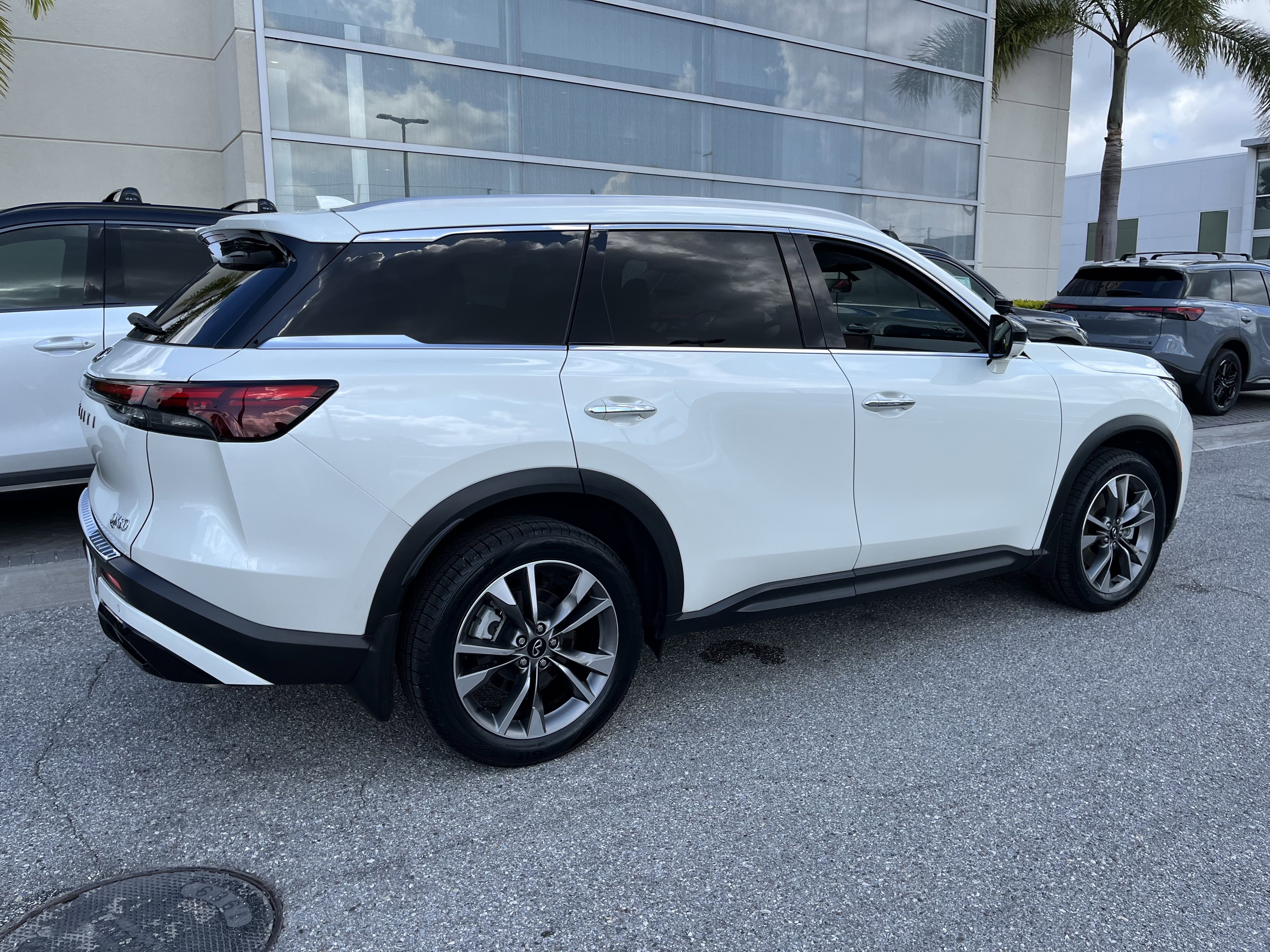 Certified 2023 INFINITI QX60 Luxe FWD image 10