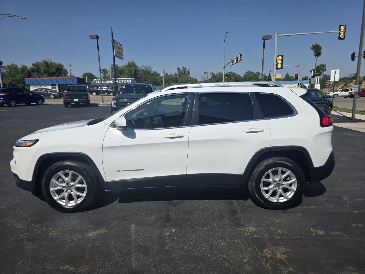 Used 2015 Jeep Cherokee Latitude w/ Comfort/Convenience Group AWD/4WD image 5
