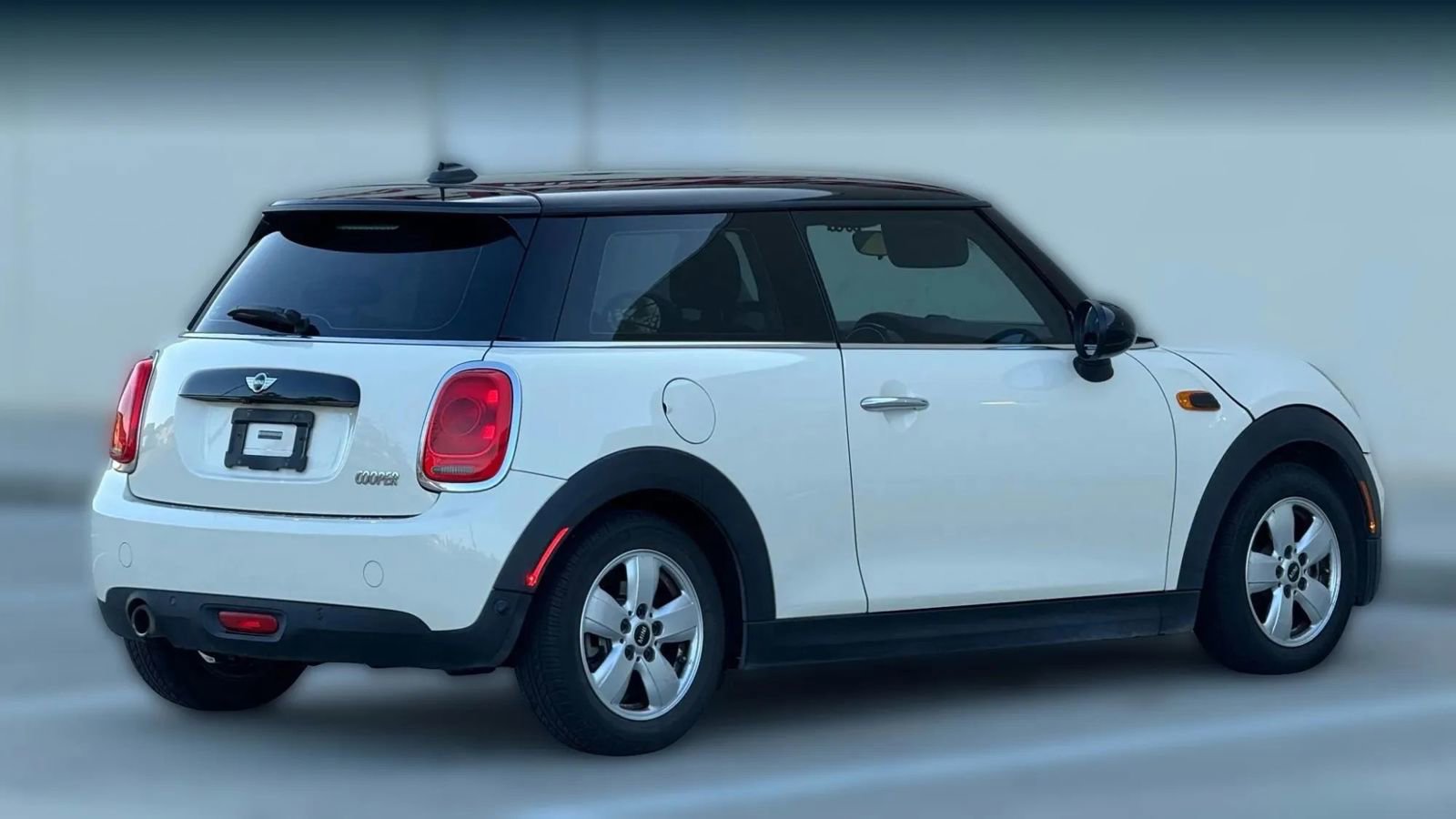 Used 2018 MINI Cooper 2-Door Hardtop image 7
