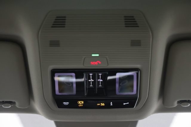 Used 2025 Volkswagen Atlas SEL AWD/4WD image 38