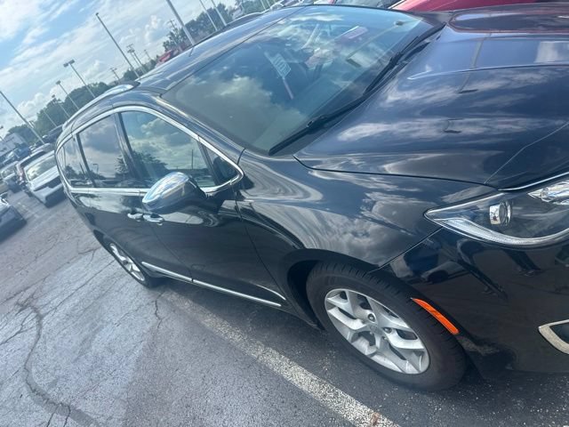 Used 2020 Chrysler Pacifica Limited FWD image 7