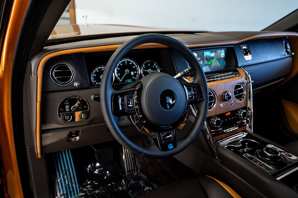 Used 2023 Rolls-Royce Cullinan w/ Cullinan Package image 39