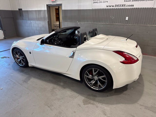 Used 2016 Nissan 370Z Touring Sport RWD image 24