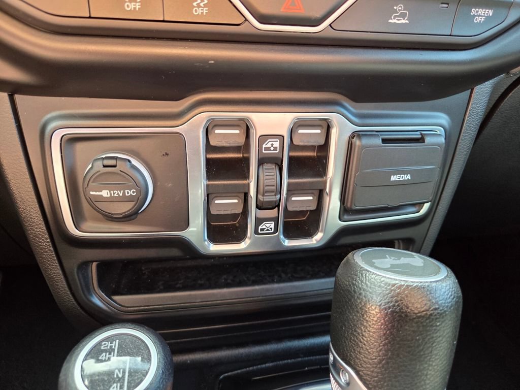Certified 2022 Jeep Wrangler Unlimited Sahara AWD/4WD image 25