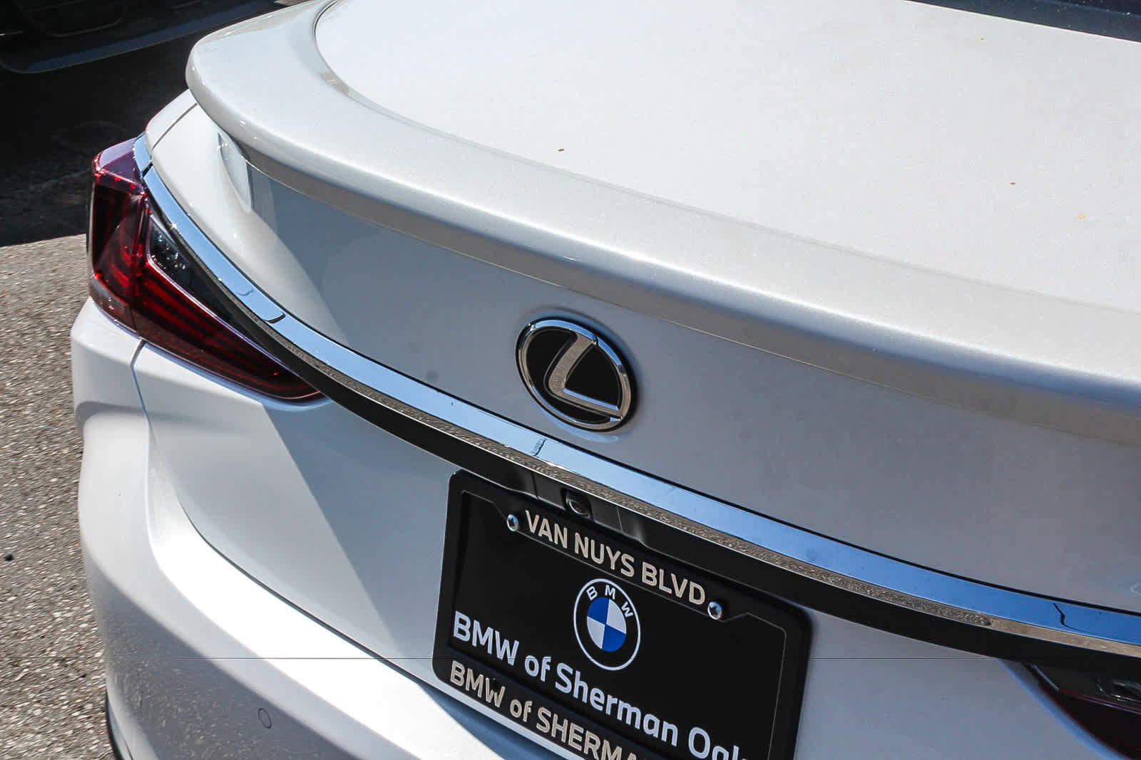 Used 2025 Lexus ES 300h w/ Premium Package FWD image 8