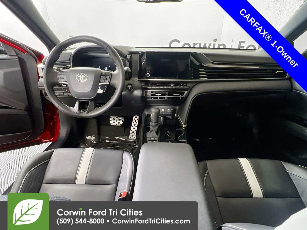 Used 2025 Toyota Camry SE image 7