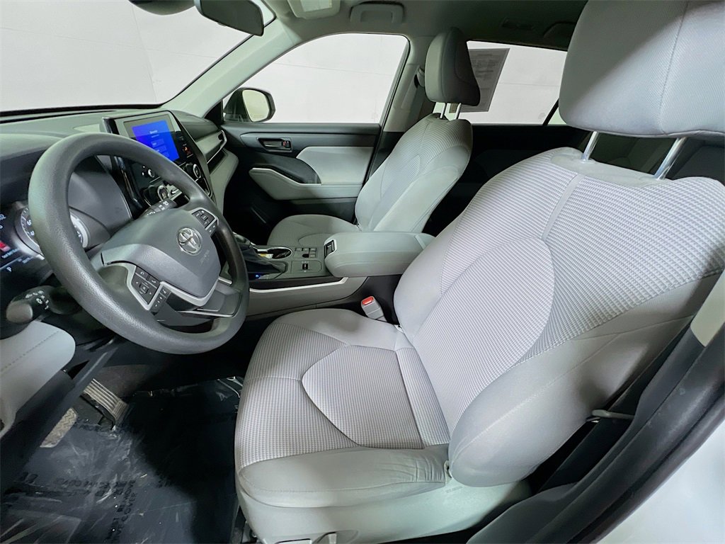 Used 2023 Toyota Highlander L image 19