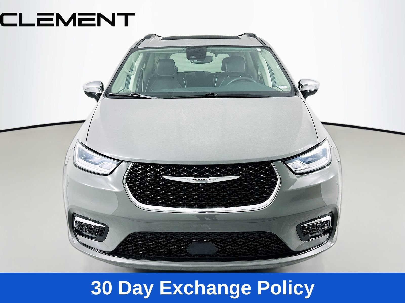 Used 2023 Chrysler Pacifica Limited image 3