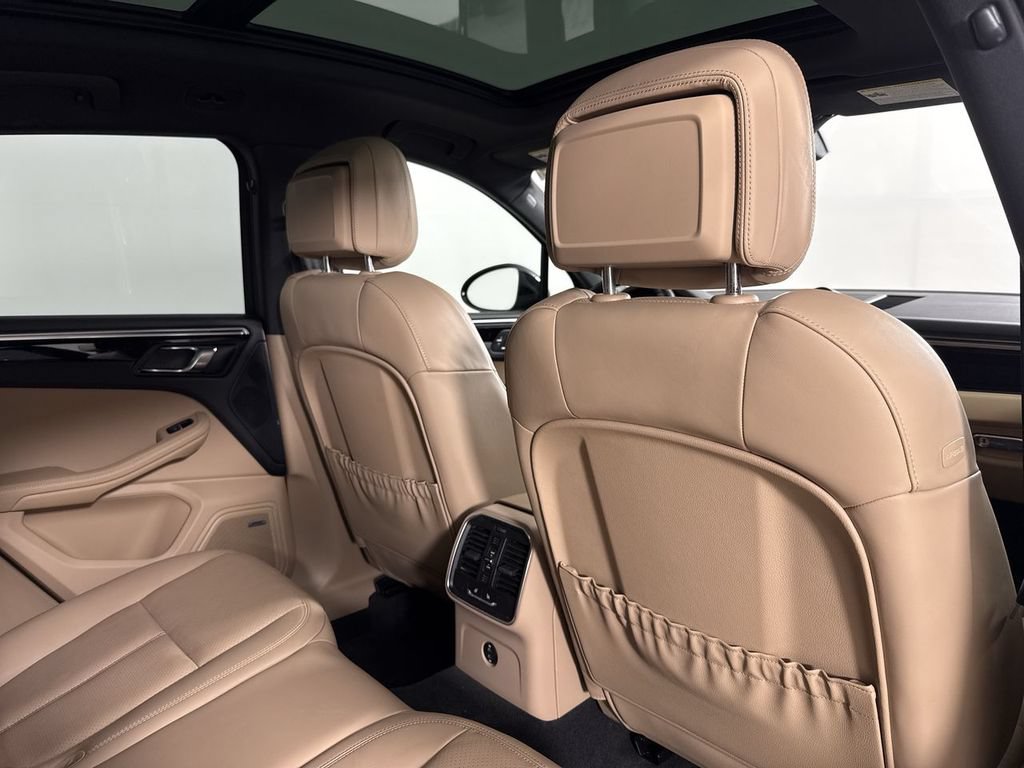 Certified 2022 Porsche Macan S w/ Premium Package Plus AWD/4WD image 24