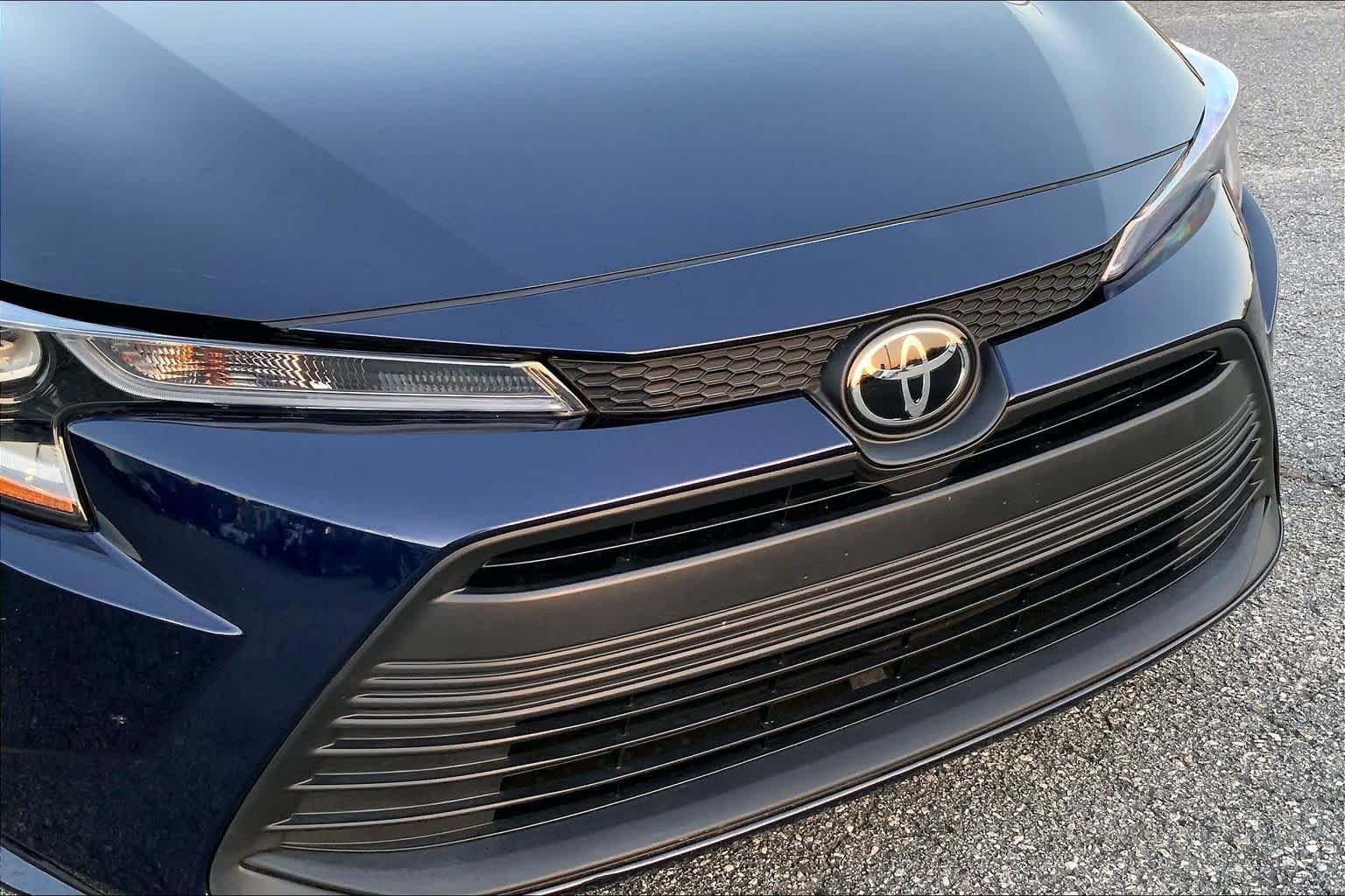Used 2023 Toyota Corolla LE FWD image 29